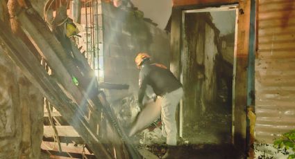 Incendio consume dos viviendas en Monterrey; no se reportan personas lesionadas