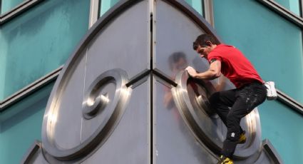 Sin cuerdas y a 500 metros de altura: el impactante ascenso de Alex Honnold captado en nuevas fotos