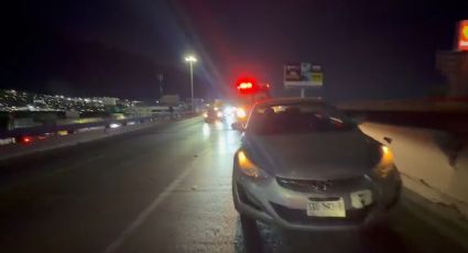 Chocan ocho vehículos en la avenida Díaz Ordaz en Santa Catarina