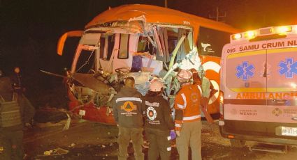 Choque entre autobús y tráiler deja 5 lesionados sobre la Carretera Nacional en Linares