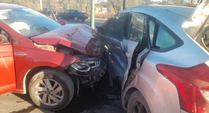 Choque entre dos autos en avenida Benito Juárez deja tres lesionados en Guadalupe