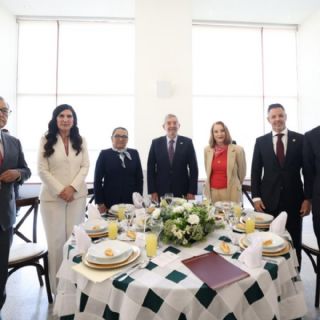 De la Fuente encabeza encuentro con Segob y legisladores para afianzar la política exterior