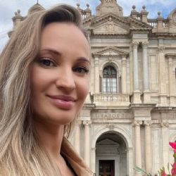 Muere famosa influencer tras realizarse cirugía estética; dejó a su hija huérfana