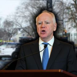 Crisis en Minneapolis: Tim Walz, gobernador de Minnesota, declara emergencia tras muerte de mujer en operativo de ICE