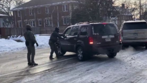 ICE mata a mujer en un operativo en Minnesota; gobierno la acusa de 'terrorismo doméstico' (Video)