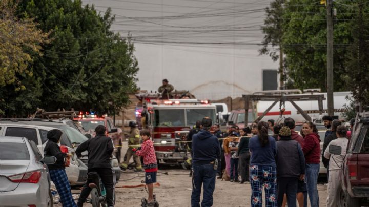 Chocan bomberos con autobús de transporte público en colonia Cuauhtémoc