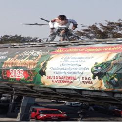 Policías, paramédicos y bomberos rescatan a posible suicida