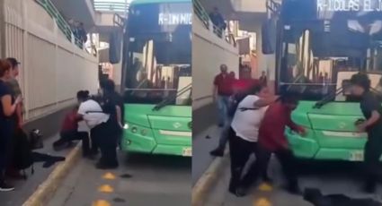 VIDEO | ¿Romance? Captan pelea en transporte urbano por el presunto amor de una mujer