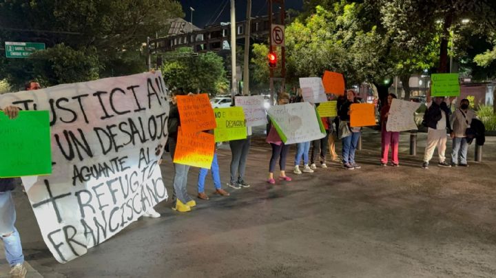 Protestan animalistas en favor del Refugio Franciscano y exigen transparencia e información