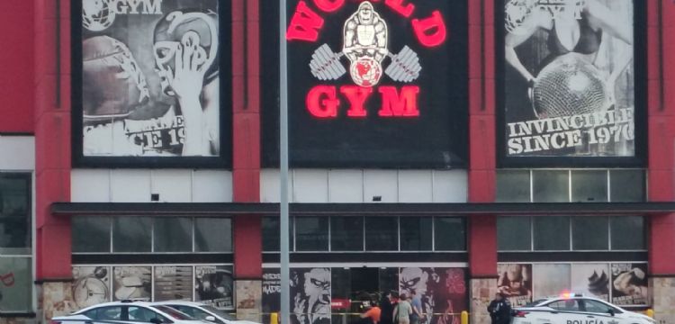 Hombre muere de gimnasio World Gym en Plaza Citadel de San Nicolás de los Garza