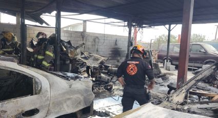 Se incendia taller mecánico en colonia Tierra Propia en Monterrey