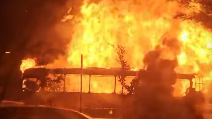 Pánico en Escobedo: Ruta 232 se incendia en plena Avenida Raúl Salinas