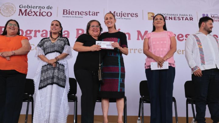 Encabeza Sheinbaum en Coyuca de Benítez entrega de tarjetas de la Pensión Mujeres Bienestar