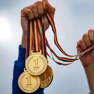 Estudiante transgénero gana campeonato de salto en California bajo la mirada de Trump