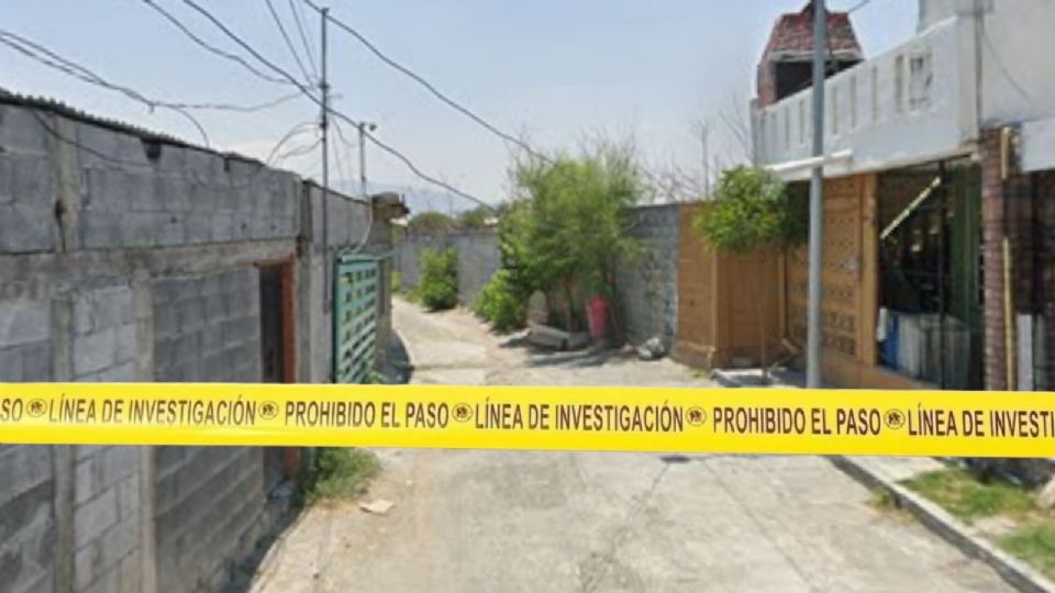 Elementos policiales acordonaron la calle Benjamín Argumedo, en la colonia Moisés Sáenz, donde un hombre murió tras ser atacado con arma blanca.