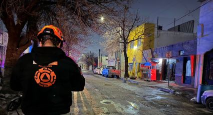 Evacúan a nueve personas tras incendio en casa habitación en el Centro de Monterrey