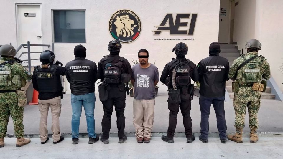 Autoridades estatales y federales desplegaron el Operativo Muralla en Sabinas Hidalgo, donde fue desarticulada una célula delictiva y se aseguraron armas, vehículos y droga.