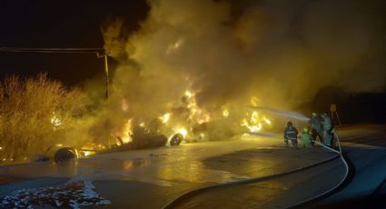 Incendio consume pipa de combustible en carretera Allende–Cadereyta