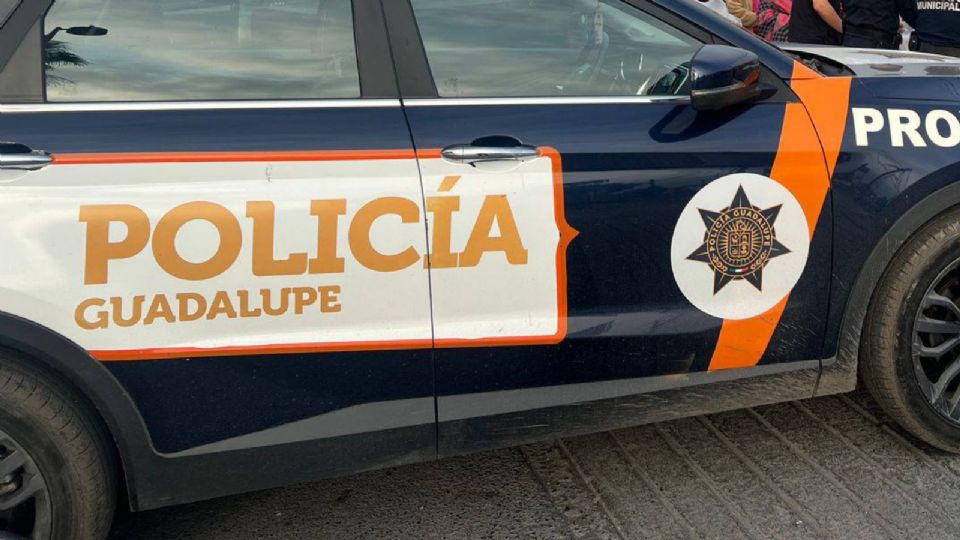 Policías municipales acordonaron la zona tras el hallazgo de un hombre sin vida en la colonia Valle de las Sabinas, en Guadalupe.