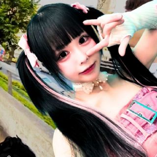 Japonesa se arrodilla para pedir perdón a vendedor ambulante en Perú y se hace viral