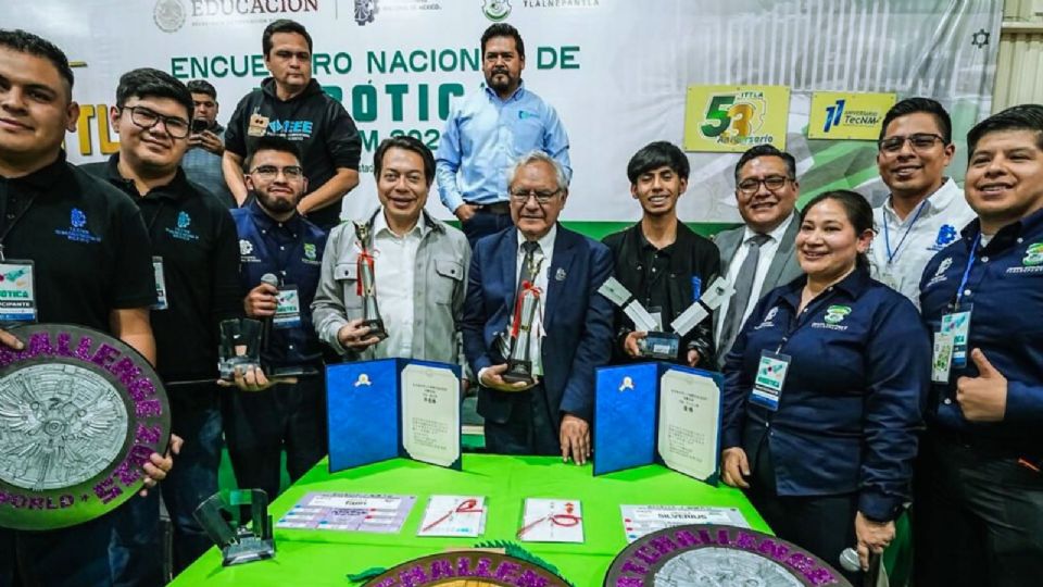 Mario Delgado Carrillo señala que invertir en mentes es asegurar la soberanía nacional.