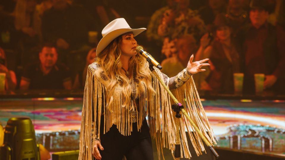 La cantante regiomontana se presentó con gran éxito en el Domo Care, como parte de su gira 'Bendita Locura'.