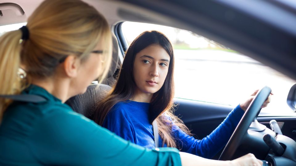 Mujeres de Juárez podrán acceder a clases de manejo gratuitas como parte de un programa municipal de capacitación vial.
