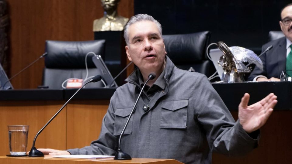 El senador Waldo Fernández respaldó la iniciativa presidencial para limitar pensiones de exfuncionarios y eliminar privilegios.