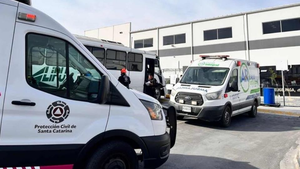El trabajador falleció al interior de un camión de transporte de personal en el Parque Industrial Finsa 1, en Santa Catarina.