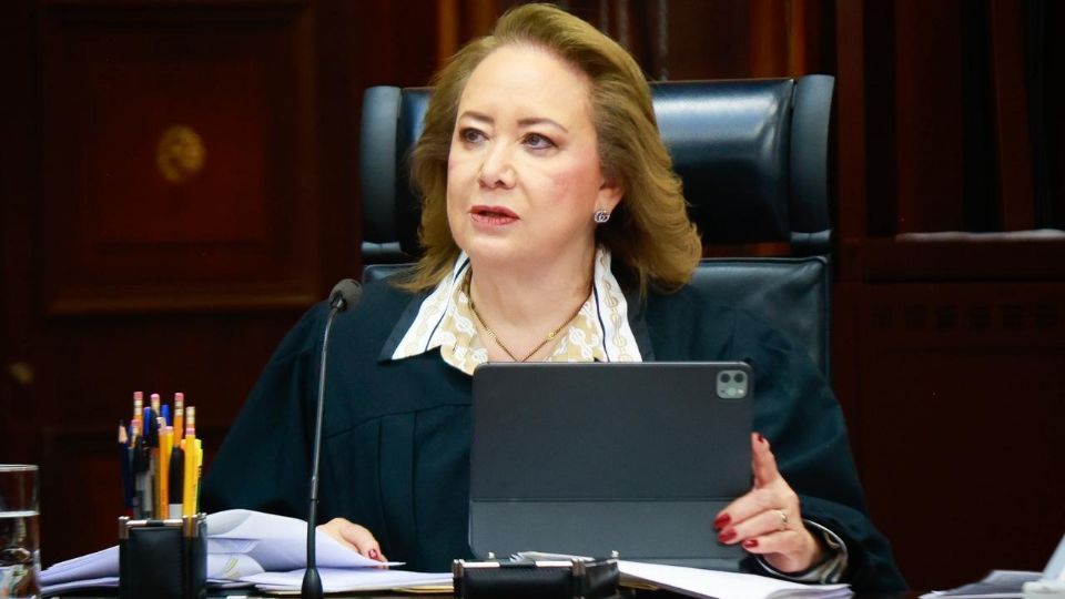 La Ministra Yasmín Esquivel Mossa destacó que el personal médico en áreas críticas requiere de un esquema de protección diferenciado debido a la exposición constante a riesgos de infección.