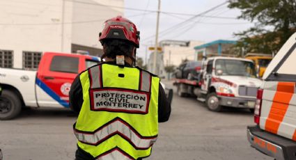Conductor se impacta contra poste en Chapultepec Sur de Monterrey
