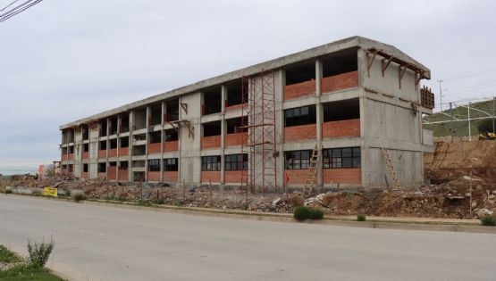 Avanza 96.3% construcción de bachilleratos tecnológicos y universidad en Tlaxcala