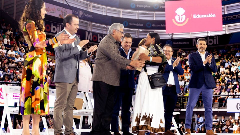 Las percepciones de los docentes son menores o iguales a las que recibe el personal de apoyo.