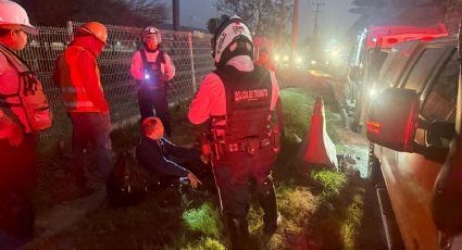 Cae peatón en registro sin tapa en Apodaca