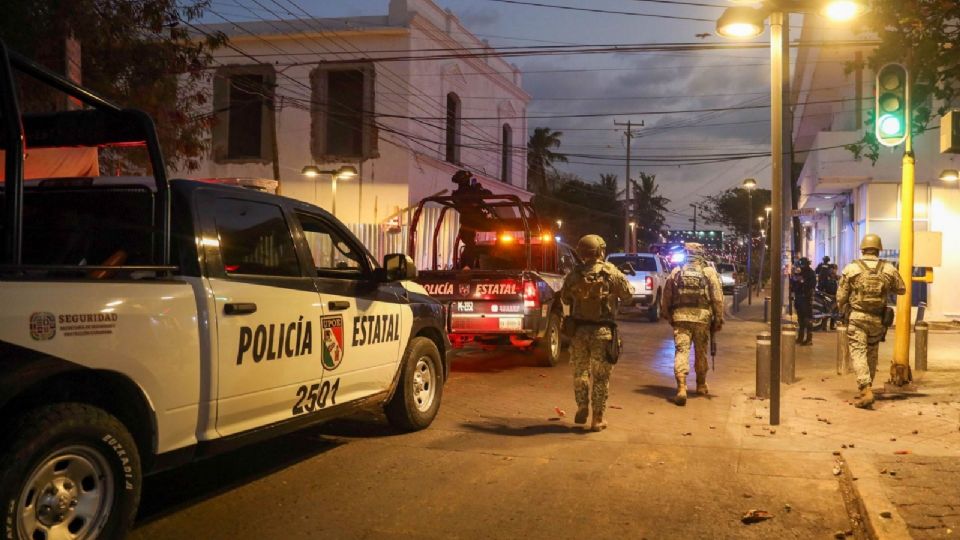 Operadores del C2 Sur y elementos policiales dieron seguimiento a dos vehículos relacionados en estos hechos.