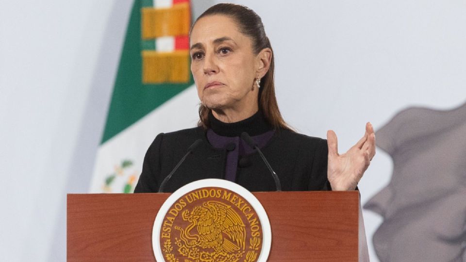 La presidenta Claudia Sheinbaum se reúne con legisladores en Palacio Nacional.