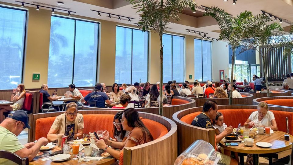 Turistas y familias se dan cita en las playas de Acapulco en el marco del Abierto Mexicano de Tenis, consolidando al puerto como un destino de primer nivel en 2026.