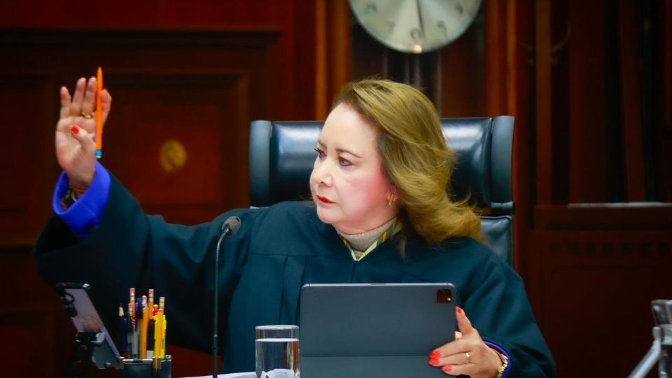 La Ministra Yasmín Esquivel Mossa sostuvo ante el Pleno de la SCJN que el Estado tiene la obligación irrenunciable de eliminar cualquier obstáculo que impida la labor de los comunicadores.