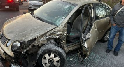 Aparatoso choque frontal en Guadalupe deja dos lesionados leves en avenida Plutarco Elías Calles