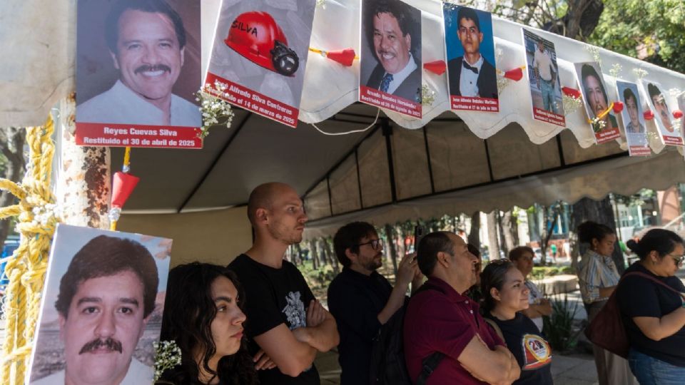 Autoridades federales identificaron los restos de dos trabajadores más que fueron rescatados de la mina Pasta de Conchos, en Coahuila.