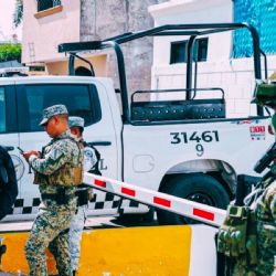 Personal de la Armada y FGR detuvieron a seis con armas largas, vehículos y cartuchos en Sinaloa