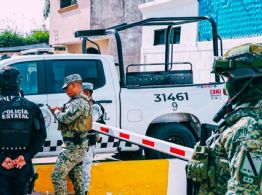 Personal de la Armada y FGR detuvieron a seis con armas largas, vehículos y cartuchos en Sinaloa