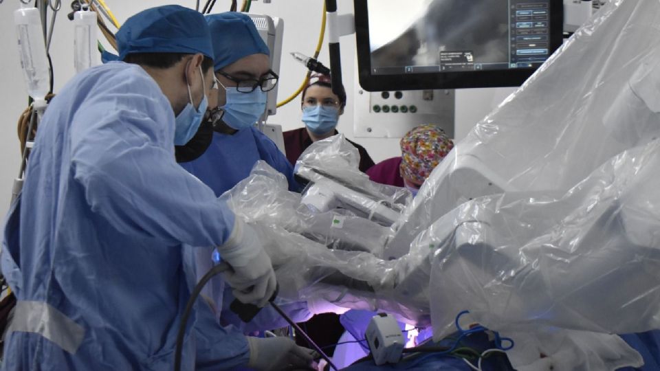 Especialistas del IMSS realizan cirugías robóticas en la UMAE No. 25 de Monterrey, referente del norte del país.