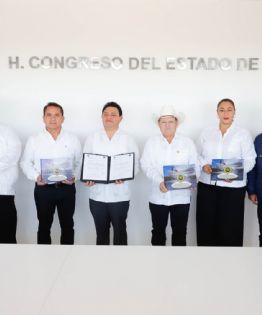 Fiscal General del Estado entrega informe de actividades al Congreso de Yucatán