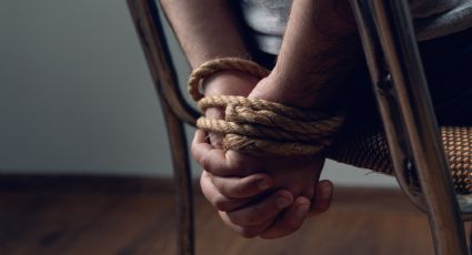 Delincuentes someten a pareja y la despojan de joyas en Apodaca