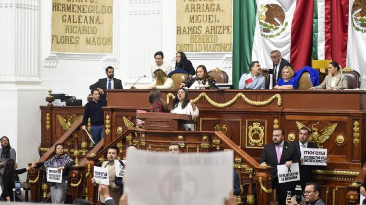 Reaparece diputado local de Morena en su curul solo para avisar que pedirá licencia y regresará Víctor Hugo Lobo