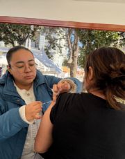 Foto descriptiva de: ¿Dónde vacunarse ESTE martes contra el sarampión en NL? Lista de módulos por municipio