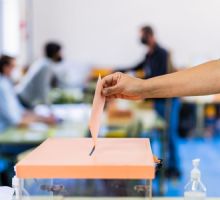 Duro enfrentamiento entre Döring, Ballesteros y Ávila por el futuro de la Reforma electoral