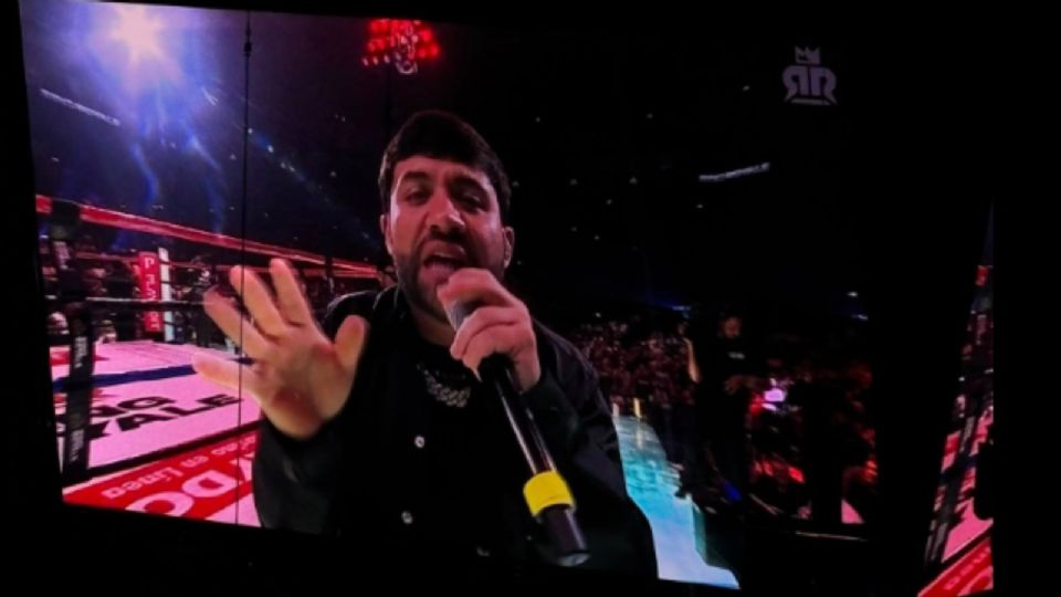 El cantante Luis R. Conriquez se presentó en el cuadrilátero de Ring Royale 2026 minutos antes de la pelea estelar.