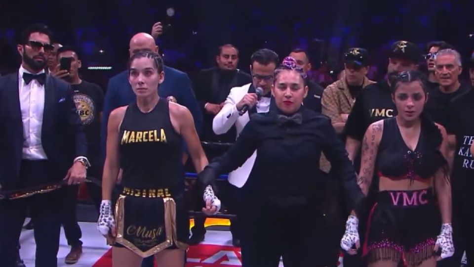 La conductora Marcela Mistral durante su combate contra Karely Ruiz en Ring Royale 2026.